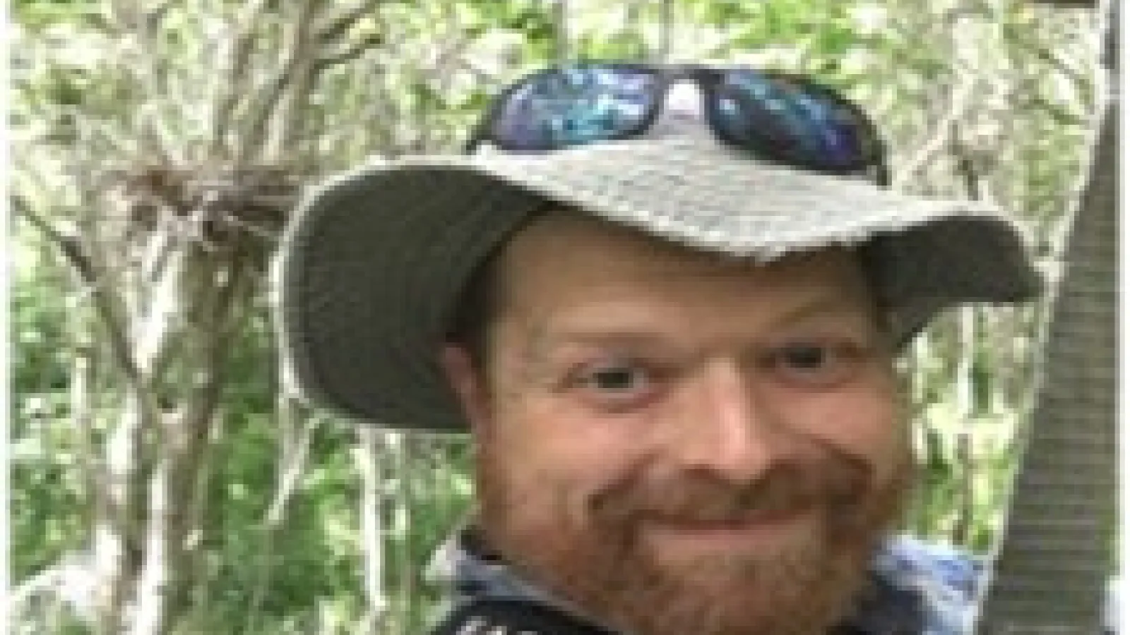 Dr. Chris Tonra studying bird migration